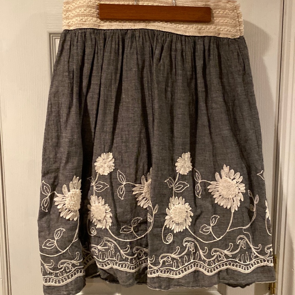 Lovely embroidered skirt. Size L.